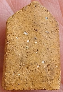 *พระชัยวัฒน์ครึ่งซีก เนื้อดิน ท่านเจ้าคุณศรีฯ(สนธิ์) วัดสุทัศน์ฯ กทม.*