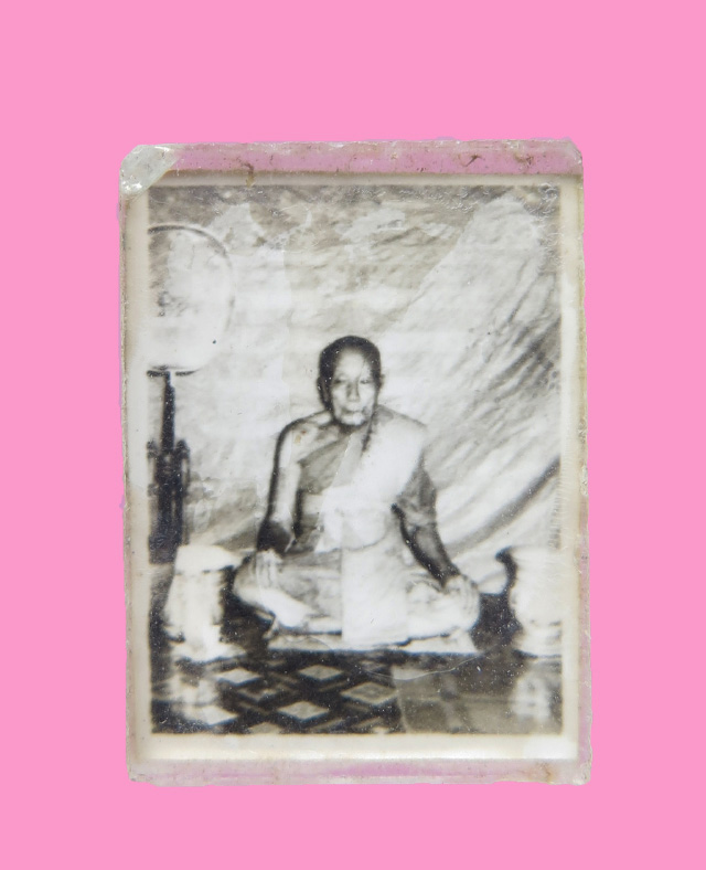 รูปถ่ายอัดกระจกหลวงพ่อ