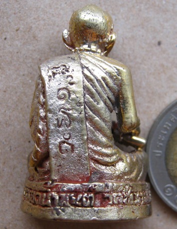 รูปเหมือน รุ่นหยดน้ำพุทธมนต์เมตตามหาอุตครอบจักรวาล หลวงปู่ขุ้ย วัดซับตะเคียน จ.เพชรบูรณ์ องค์ใหญ่ขนา