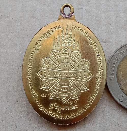 เหรียญอมตะพัฒน์ปาฏิหาริย์ หลวงพ่อพัฒน์ วัดห้วยด้วน นครสวรรค์ ปี2564 เนื้อทองทิพย์ ลงยา เลข121+กล่อง