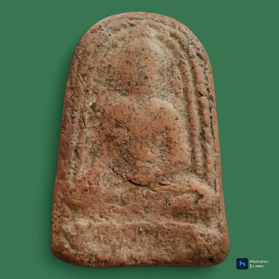 พระกรุวัดเมืองศาสน์ จ.ลำปาง พิมพ์ครอบแก้ว เนื้อดิน