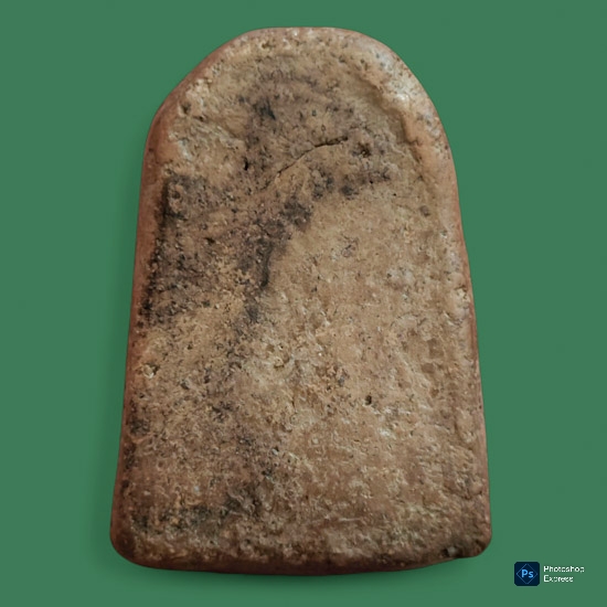 พระกรุวัดเมืองศาสน์ จ.ลำปาง พิมพ์ครอบแก้ว เนื้อดิน