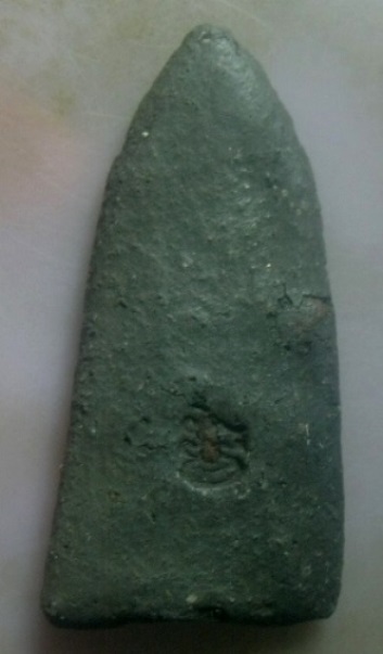 **เบา​ๆ​**พระโคนสมอ ปางมารวิชัย หลังปั๊มยันต์ ฝังแร่ เนื้อดิน เก่าๆ**เนื้อจัด สวยๆ เชิญชมครับ  