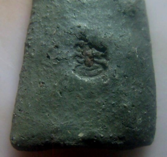 **เบา​ๆ​**พระโคนสมอ ปางมารวิชัย หลังปั๊มยันต์ ฝังแร่ เนื้อดิน เก่าๆ**เนื้อจัด สวยๆ เชิญชมครับ  