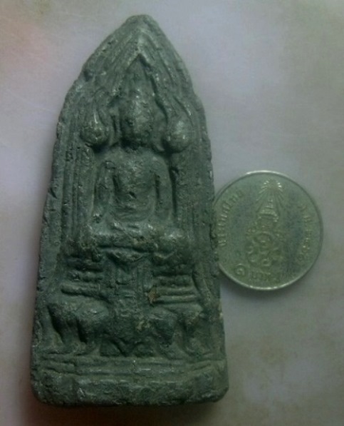 **เบา​ๆ​**พระโคนสมอ ปางมารวิชัย หลังปั๊มยันต์ ฝังแร่ เนื้อดิน เก่าๆ**เนื้อจัด สวยๆ เชิญชมครับ  