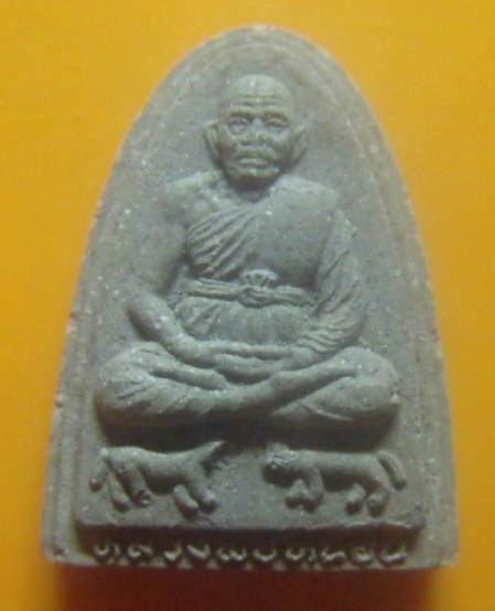 **เบาๆ**พระรูปเหมือนเนื้อผงผสมว่าน หลวงพ่อหนอน วัดดอนกลาง จ.ปัตตานี**หลังยันต์ สวยๆ 