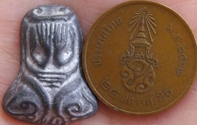 *พระปิดตา พิมพ์นะหัวเข่า เนื้อชิน ท่านเจ้าคุณผล วัดหนัง ฝั่งธนฯ*