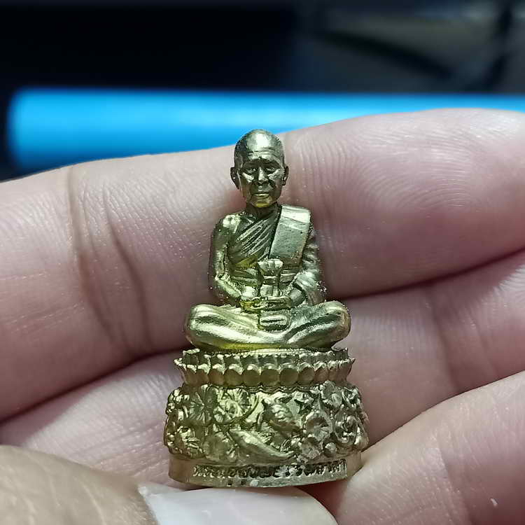 รูปหล่อฐานปูปลา รุ่นบารมี 88 หลวงพ่อรวย วัดมาบตาพุด จ.ระยอง องค์ทองเหลืองดิบซาติ ฝังตะกรุด 1 ดอก