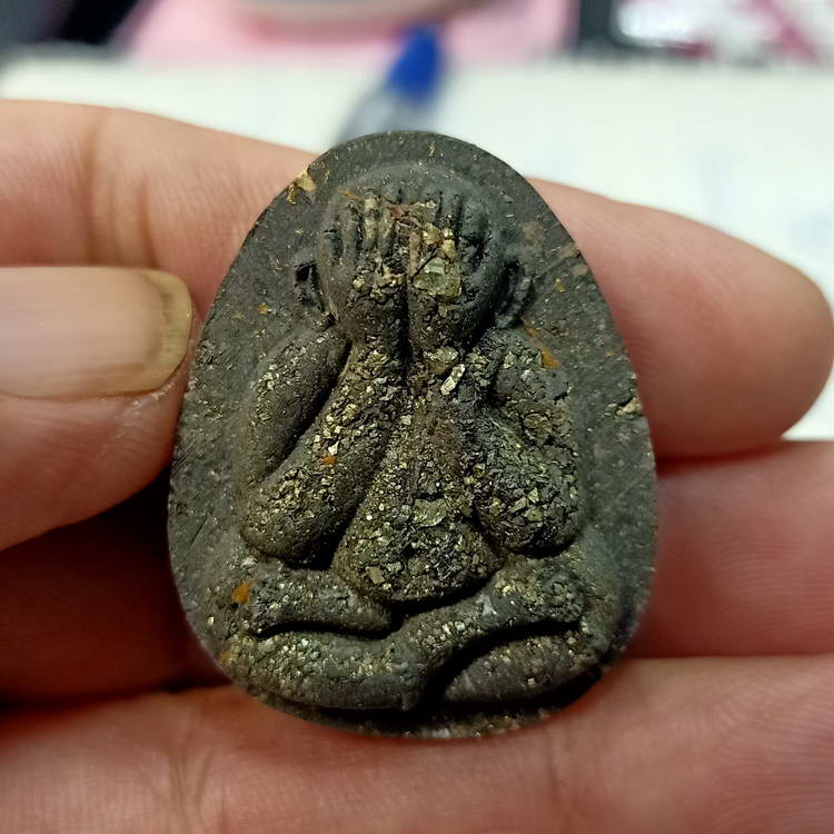 พระปิดตาปลดหนี้จัมโบ้ รุ่นรวยมหาเศรษฐี หลวงพ่อนงค์ อภิชาโต วัดบางน้ำชน ธนบุรี จ.กรุงเทพฯ ปี 2566