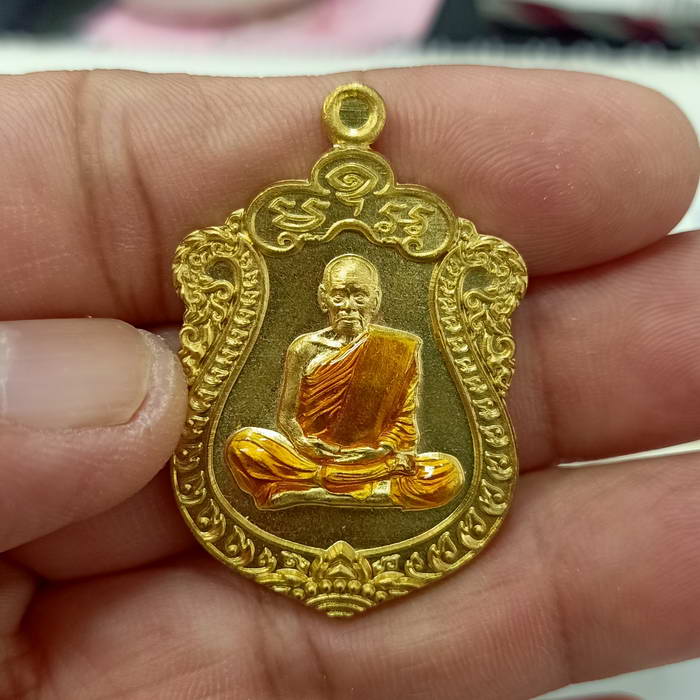 เหรียญเสมา รุ่นมหาเศรษฐี 99 หลวงพ่อพัฒน์ วัดห้วยด้วน จ.นครสวรรค์ ปี 2563 เนื้อฝาบาตร ลงยาจีวร