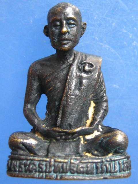 รูปหล่อ หลวงพ่อแก้ว วัดนิคม ชัยภูมิ