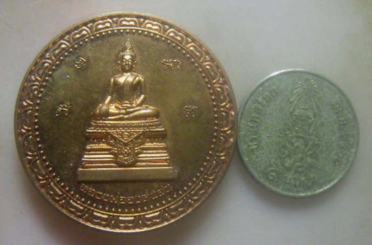 **เบาๆ**เหรียญหลวงพ่อองค์แสน รุ่นมั่งมีศรีสุข วัดพระธาตุเชิงชุม จ.สกลนคร ปี ๒๕๕๕**สวยๆ