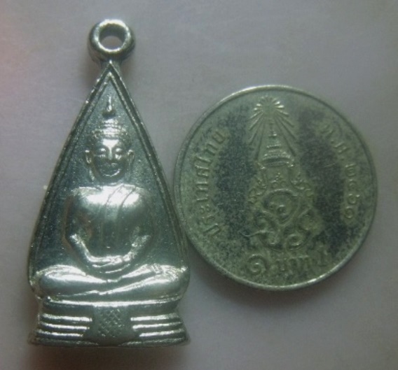 **เบา​ๆ​**เหรียญหลวงพ่อโสธร พิมพ์สองหน้า กะไหล่เงิน สวยๆ**เชิญชมครับ 