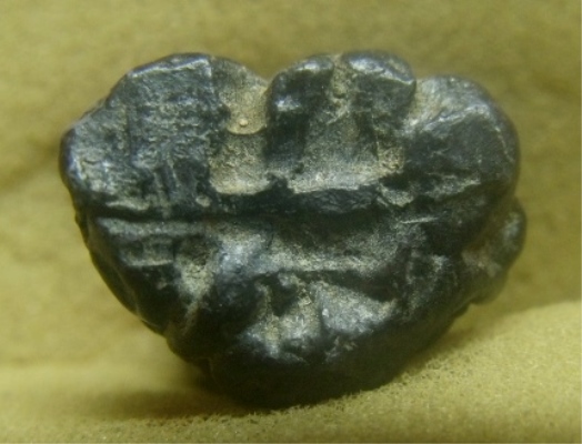 **เบาๆ**พระปิดตามหาอุตม์ หล่อยันต์ยุ่ง เนื้อชิน เก่าๆ ไม่ทราบที่**สวยๆ เชิญชมครับ