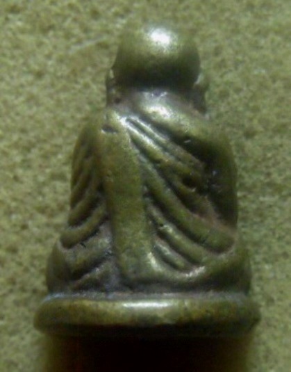 **เบาๆ**รูปหล่อหลวงพ่อเงิน พิมพ์อุ้มบาตร วัดบางคลาน เนื้อทองผสม **สวยๆ เชิญชมครับ 