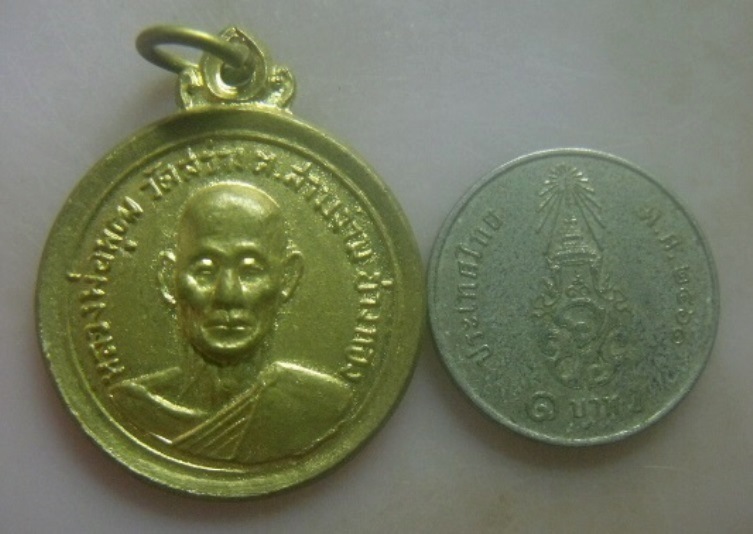 **เบาๆ**เหรียญหลวงพ่อพุฒ วัดสว่าง ต.สามง่าม จ.อ่างทอง**กะไหล่ทอง สวยๆ