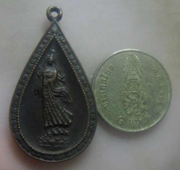 **เบาๆ**เหรียญพระโพธิสัตว์อวโลกิเตศวรกวนอิม มูลนิธิธารทิพย์-ธารธรรม เพื่อเด็กกำพร้า-คนชรา ปี ๒๕๓๖**