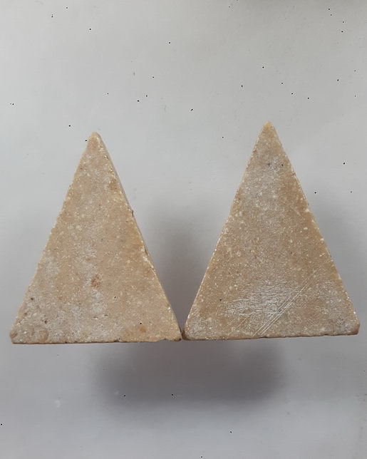 " พระนางพญา มหาเสน่ห์ เนื้อผงน้ำมัน หลังเรียบ ไม่ทราบที่ 2 องค์ ท่านใดสนใจเชิญครับ "