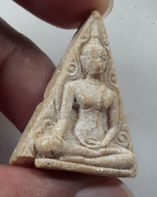 " พระนางพญา มหาเสน่ห์ เนื้อผงน้ำมัน หลังเรียบ ไม่ทราบที่ 2 องค์ ท่านใดสนใจเชิญครับ "