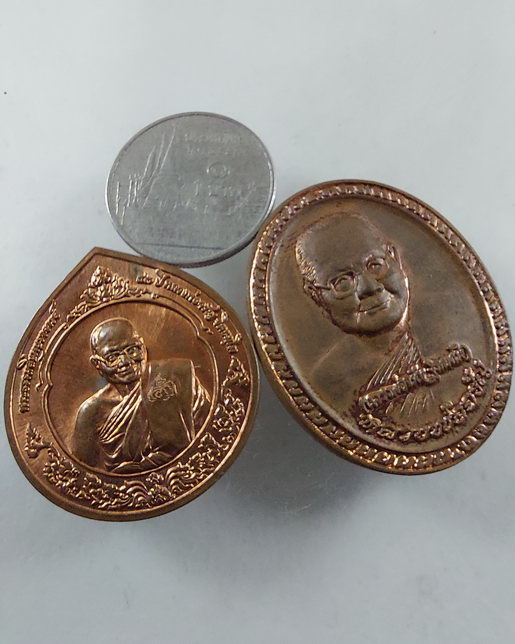 “ เหรียญ หลวงพ่อจรัญ วัดอัมพวัน จ.สิงห์บุรี ปี 2554 ทีเดียว 2 เหรียญ สวยๆครับ ”
