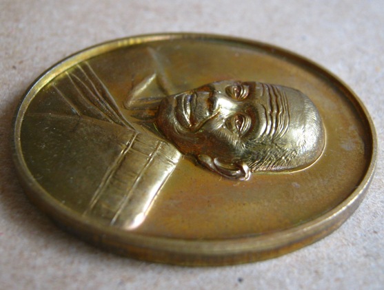 เหรียญปั๊มมหาเศรษฐี เนื้อทองพระประธาน หลวงพ่อคูณ ปี2557 หมายเลข2067 แยกจากชุดกรรมการ รุ่นเศรษฐีไพศาล