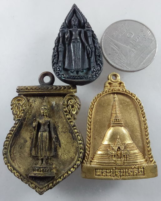 " เหรียญหล่อ วัดพระปฐมเจดีย์ จ.นครปฐม ทีเดียว 3 เหรียญ ปี 2524 + 2537 + 2539 สวยๆครับ "