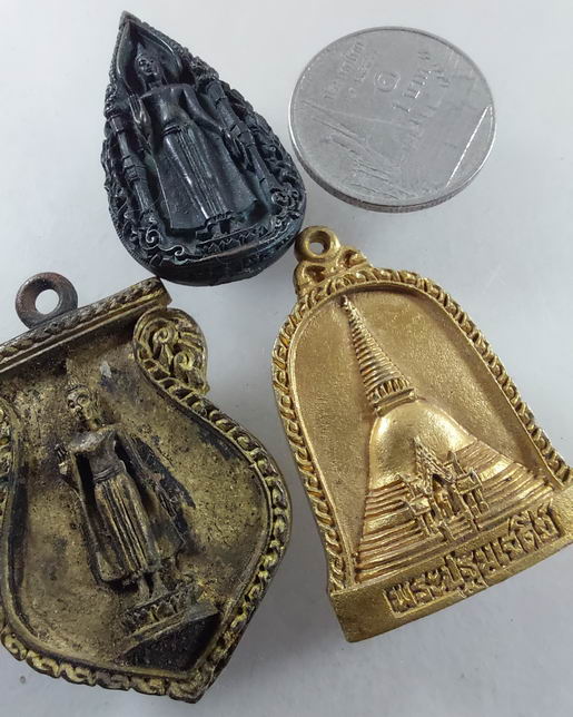 " เหรียญหล่อ วัดพระปฐมเจดีย์ จ.นครปฐม ทีเดียว 3 เหรียญ ปี 2524 + 2537 + 2539 สวยๆครับ "