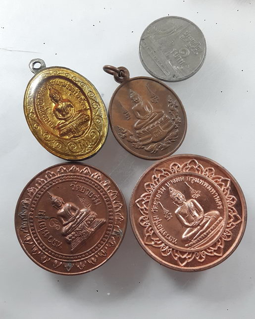 " เหรียญ หลวงพ่อพุ่ม วัดยายร่ม สวยๆ 4 เหรียญเคาะเดียวครับ "