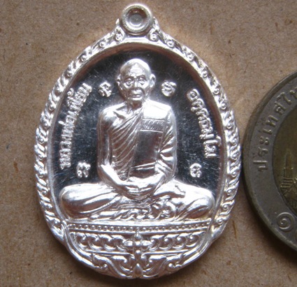 เหรียญเนื้อเงิน หลวงพ่อเพี้ยน วัดเกริ่นกฐิน จ ลพบุรี ปี2552 รุ่นกฐินสามัคคี หมายเลข447+กล่องเดิม