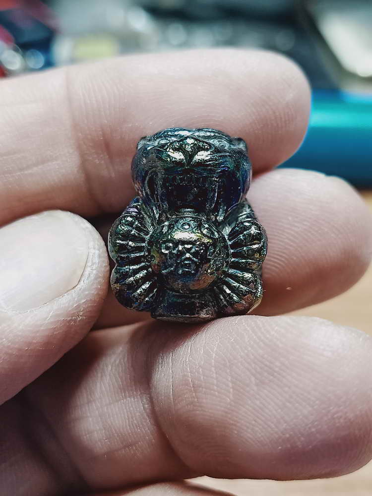 4-160 ลูกอมเสือ 168 หลวงปู่แสน วัดบ้านหนองจิก จ.ศรีสะเกษ 2561 ผิวรุ้ง ตะกรุดเงิน แถมยกลัง กล่องเดิม