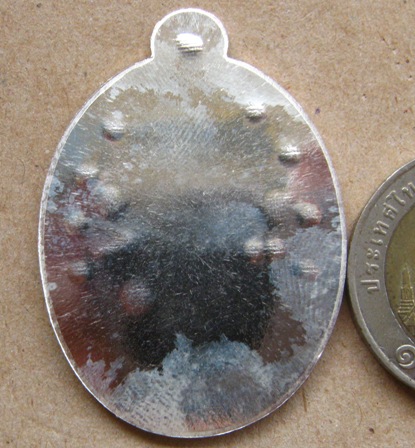 เหรียญอายุยืน หลวงปู่บุญ วัดปอแดง นครราชสีมา ปี2558เลข30 เนื้อเงิน ไม่ตัดปีกหลังเรียบ กรรมการ+กล่อง