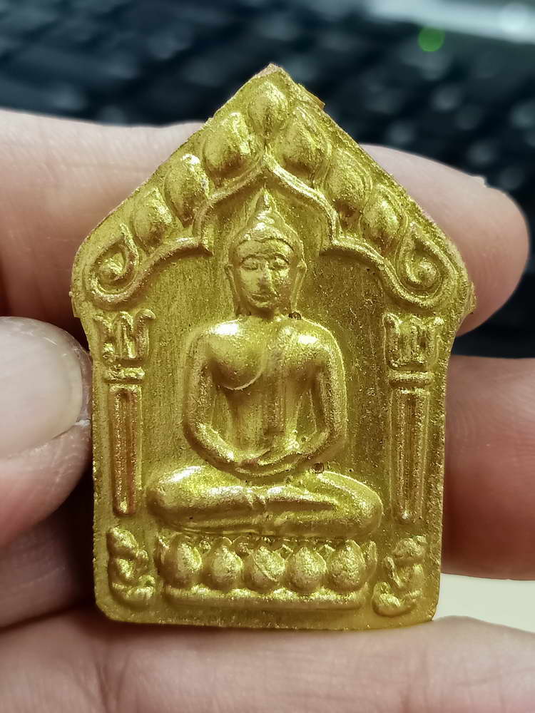 4-541 พระขุนแผนผงพรายกุมารพิมพ์ใหญ่ หลวงพ่อคูณ วัดบ้านไร่ 2557 ทาทอง ตะกรุด 2 ดอก กล่องเดิม