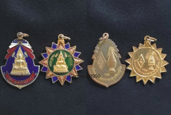 แพ็คคู่ ๒ เหรียญ เหรียญกระไหล่ทองลงยา พระพุทธชินราช วัดพระศรีรัตนมหาธาตุ พิษณุโลกครับ