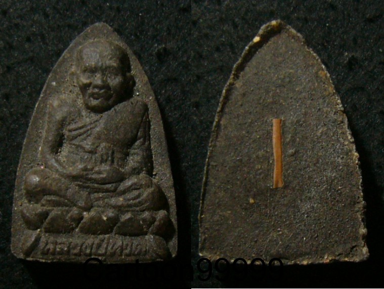 หลวงปู่ทวด เนื้อว่าน หลังฝังตะกรุดครับ