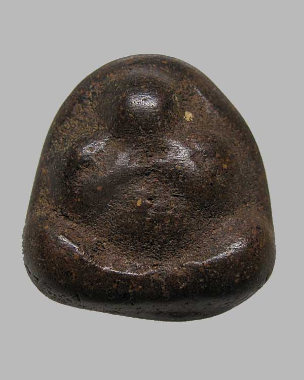 พระปิดตา หลวงพ่อโต วัดเนินสุทธาวาส อ.เมือง จ.ชลบุรี เนื้อผงคลุกรัก พิมพ์เข่ายก