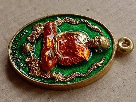 เหรียญหล่อรูปไข่ เจ้าสัวเศรษฐี๙๙ หลวงพ่อพัฒน์ วัดห้วยด้วน นครสวรรค์ ปี2563(ทองทิพย์ลงยา)เลข489+กล่อง