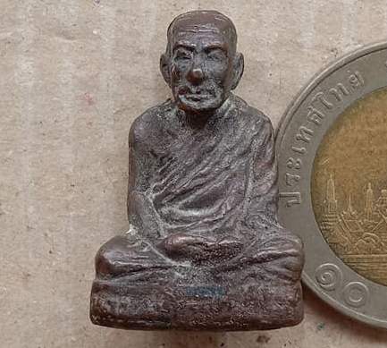 รูปเหมือนหลวงพ่อเดช วัดสังฆมงคล จ นครสวรรค์ ปี2553 รุ่นแจกทาน  เนื้อทองแดง พร้อมบัตรรับรอง+กล่อง