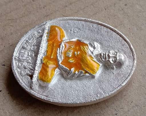 เหรียญหล่อ รุ่นแรก หลวงปู่ชัช วัดบ้านปูน จ อยุธยา ปี2560 เนื้อเงิน หมายเลข65 สร้าง99เหรียญ+กล่อง