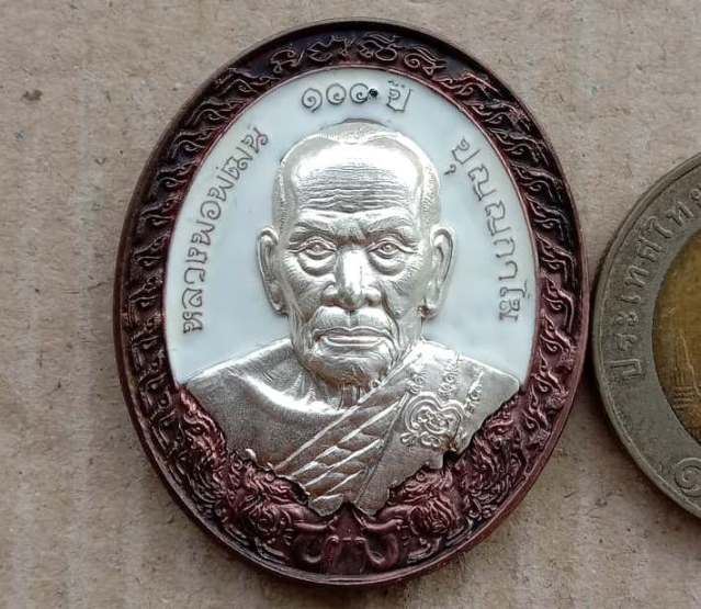 เหรียญรุ่นโชคดี3 โชคดี 100ปี นวะโลหะ หน้ากากเงินลงยา หลวงพ่อพัฒน์ วัดห้วยด้วน เลข89+กล่อง