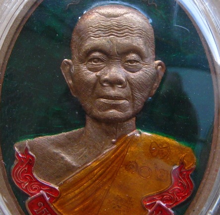 เหรียญห่วงเชื่อมหลวงพ่อคูณ รุ่นสร้างบารมี90 วัดถ้ำดาวเขาแก้ว ปี2556เลข102 ทองแดงลงยา เลี่ยม+กล่อง