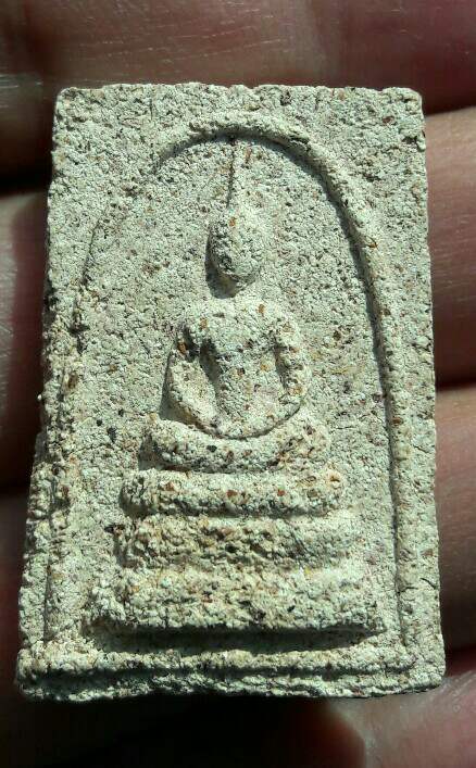 พระเนื้อหามวลสารเก่าๆ แห้งๆ ไม่ทราบที่ เคาะเดียว  