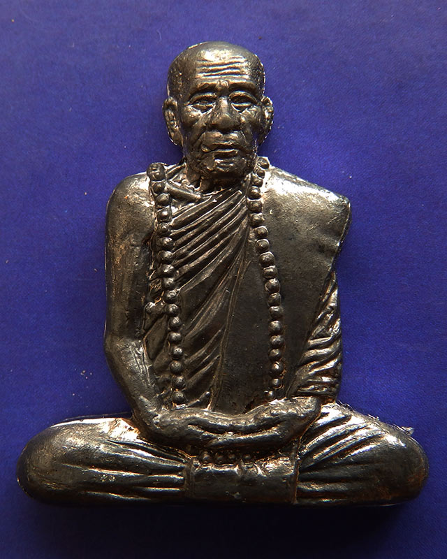 13.รูปเหมือนตัดชิดเนื้อตะกั่ว หลวงปู่คำบุ วัดกุดชมภู ตอกโค้ด พร้อมซอง+ใบแนบเดิม