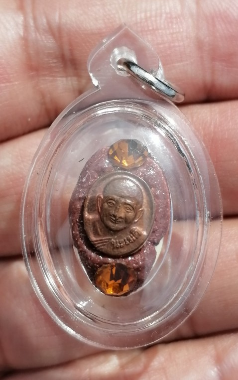 เบี้ยแก้ภควจั่น​ หลวงปู่หงษ์​ พรหมปัญโญ​ สุสานทุ่งมน​ จ.สุรินทร์​​ เลี่ยมพร้อมใช้​ เคาะเดียว   