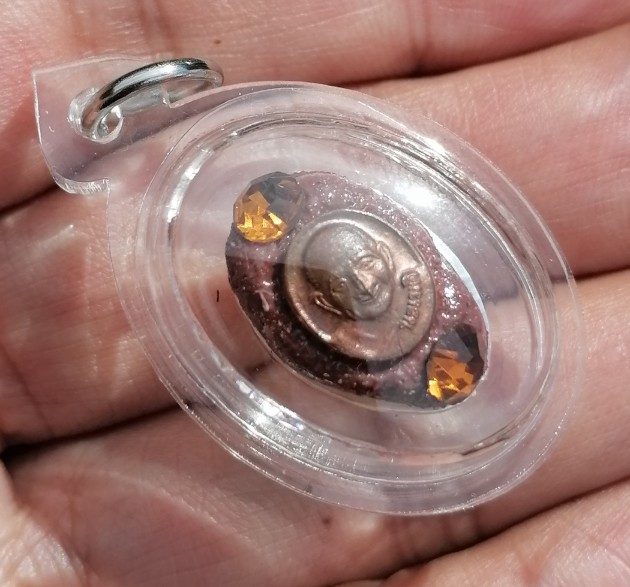 เบี้ยแก้ภควจั่น​ หลวงปู่หงษ์​ พรหมปัญโญ​ สุสานทุ่งมน​ จ.สุรินทร์​​ เลี่ยมพร้อมใช้​ เคาะเดียว   