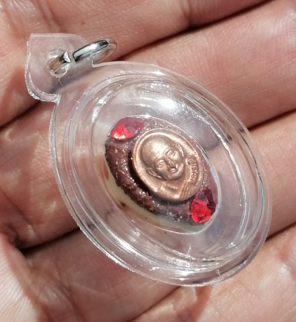 เบี้ยแก้ภควจั่น​ หลวงปู่หงษ์​ พรหมปัญโญ​ สุสานทุ่งมน​ จ.สุรินทร์​​ เลี่ยมพร้อมใช้​ เคาะเดียว   