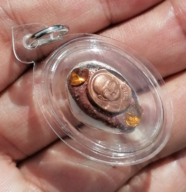 เบี้ยแก้ภควจั่น​ หลวงปู่หงษ์​ พรหมปัญโญ​ สุสานทุ่งมน​ จ.สุรินทร์​​ เลี่ยมพร้อมใช้​ เคาะเดียว    