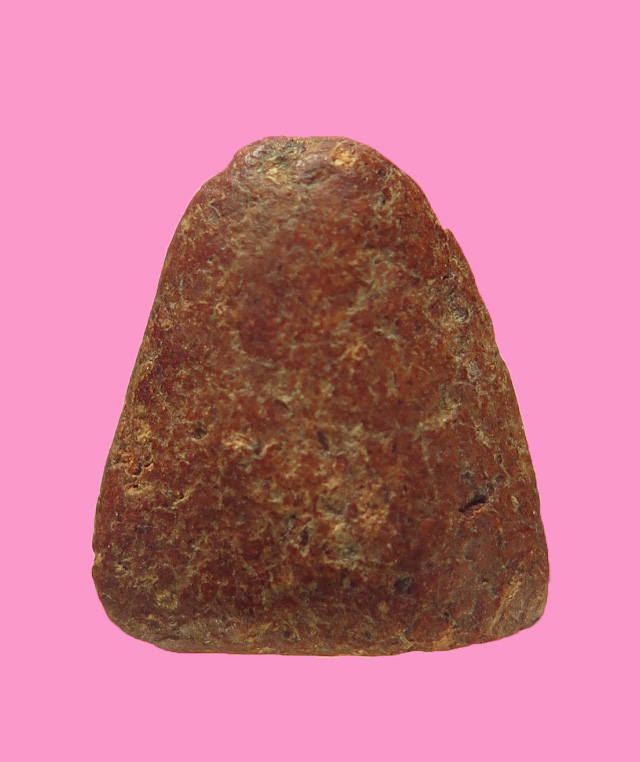 พระปิดตาจิ๋ว เนื้อผงแดง สูงประมาณ 1 ซม.