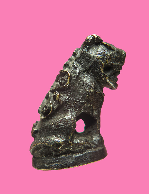 รูปหล่อเสือ วัดอ่างศิลา มีจาร