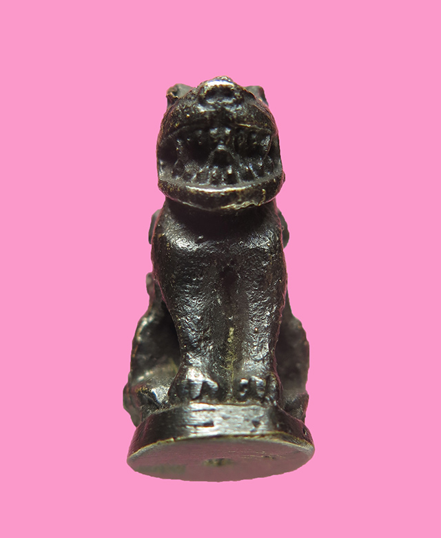 รูปหล่อเสือ วัดอ่างศิลา มีจาร