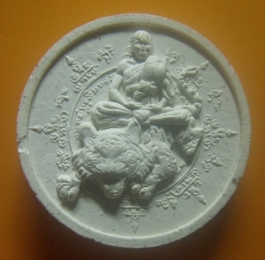 **เบาๆ**พระผงรูปเหมือนนั่งเสือ หลวงพ่อเปิ่น วัดบางพระ หลังพระฤาษีกายสิทธิ์ จ.นครปฐม**สวยๆ